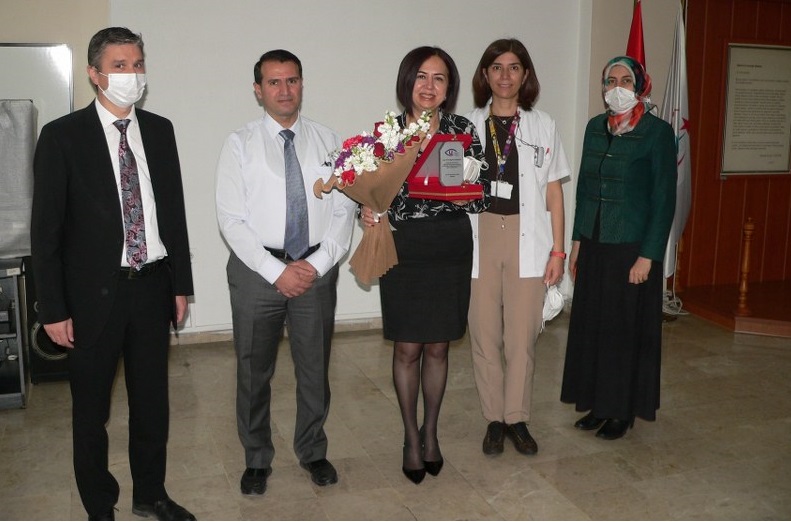 Hastanemiz öğretim üyesi (idari sorumlu) Prof. Dr. M. Pınar ÇAKAR ÖZDAL için emeklilik ve plaket töreni düzenlendi.